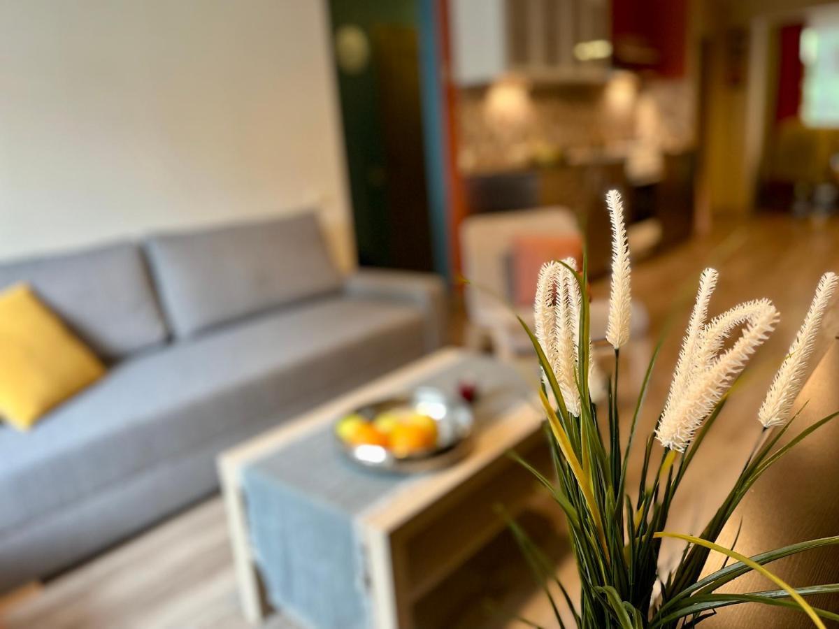 Cozy Vibes Like Home It Is Quiet Apartment With Three Bedrooms 리가 외부 사진